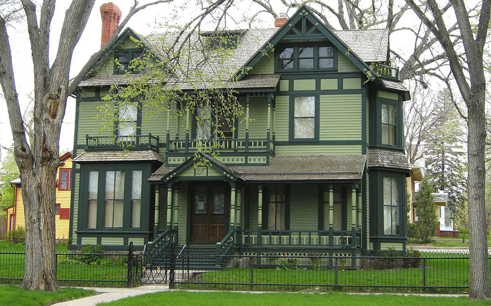 Oliver and Gertrude Lundquist House