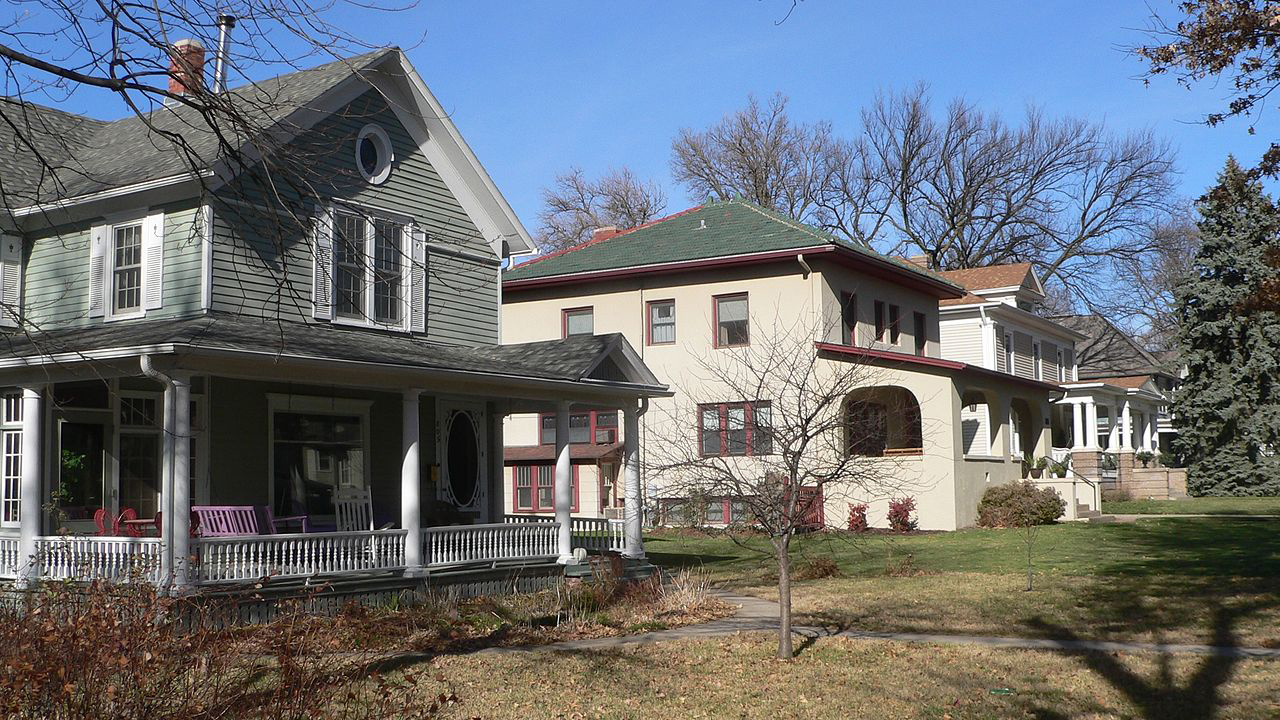 Homes on North Lincoln Avenue